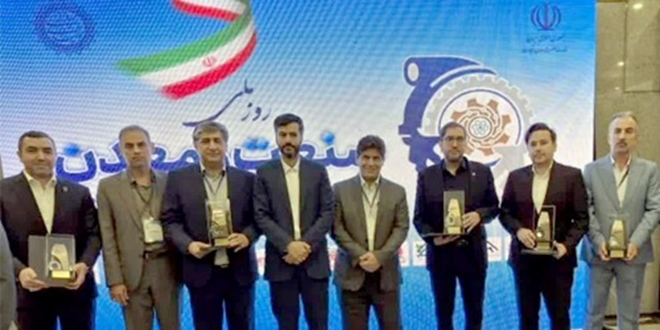 شرکت شهرکهای صنعتی استان قم عنوان برتر کشور در روز صنعت و معدن را کسب کرد